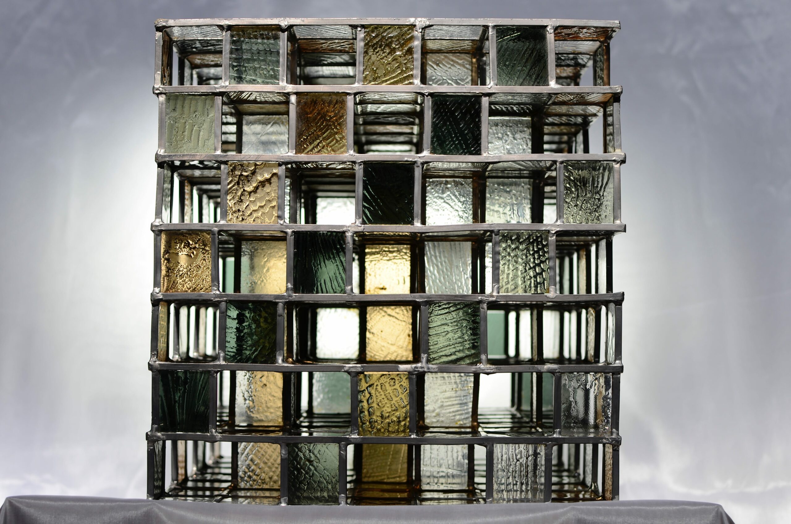 Mathilde du Mesnildot | Peinture & Vitrail | Klots Sculpture vitrail par Mathilde du Mesnildot - Occitanie