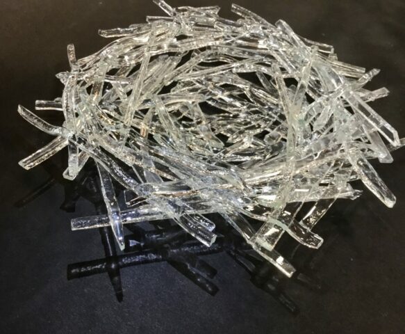 Nids en verre par Mathilde du Mesnildot, Sculpture contemporaine, Toulouse, Occitanie, reflets, paradoxe, art verrier contemporain
