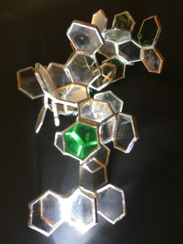 Sculpture vitrail tiffany, Nyelv, par Mathilde du Mesnildot, Transparence, reflets, projections, art verrier contemporain, - Occitanie - France