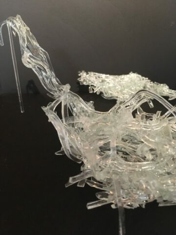 Sculpture en verre, par Mathilde du Mesnildot, Transparence, reflets, végétal, art verrier contemporain
