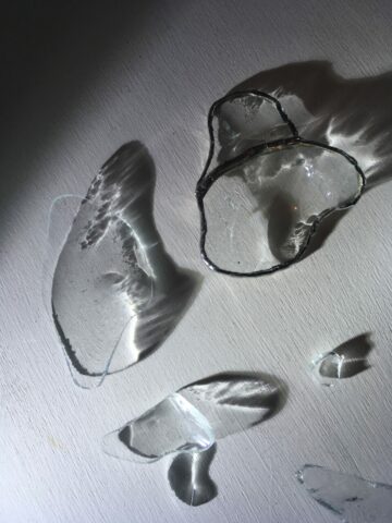 Sculpture, Verre, Vitrail, Installation, Matières, Existentialisme écologique, Textures, Surface, Profondeur, Transparence, Lumière, Perception, Sensation, Réel, Morphogenèse, Naissance, Toulouse, Occitanie