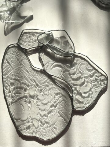 Sculpture, Verre, Vitrail, Installation, Matières, Existentialisme écologique, Textures, Surface, Profondeur, Transparence, Lumière, Perception, Sensation, Réel, Morphogenèse, Naissance, Toulouse, Occitanie