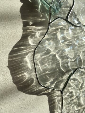 Sculpture, Verre, Vitrail, Installation, Matières, Existentialisme écologique, Textures, Surface, Profondeur, Transparence, Lumière, Perception, Sensation, Réel, Morphogenèse, Naissance, Toulouse, Occitanie