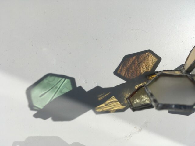 Sculpture vitrail tiffany, Nyelv, Langage, Transparence, reflets, projections, art verrier contemporain, Occitanie, Toulouse, hongrois