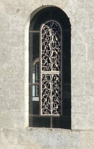 Collégiale de Ribérac, vitraux d'Henri Guérin